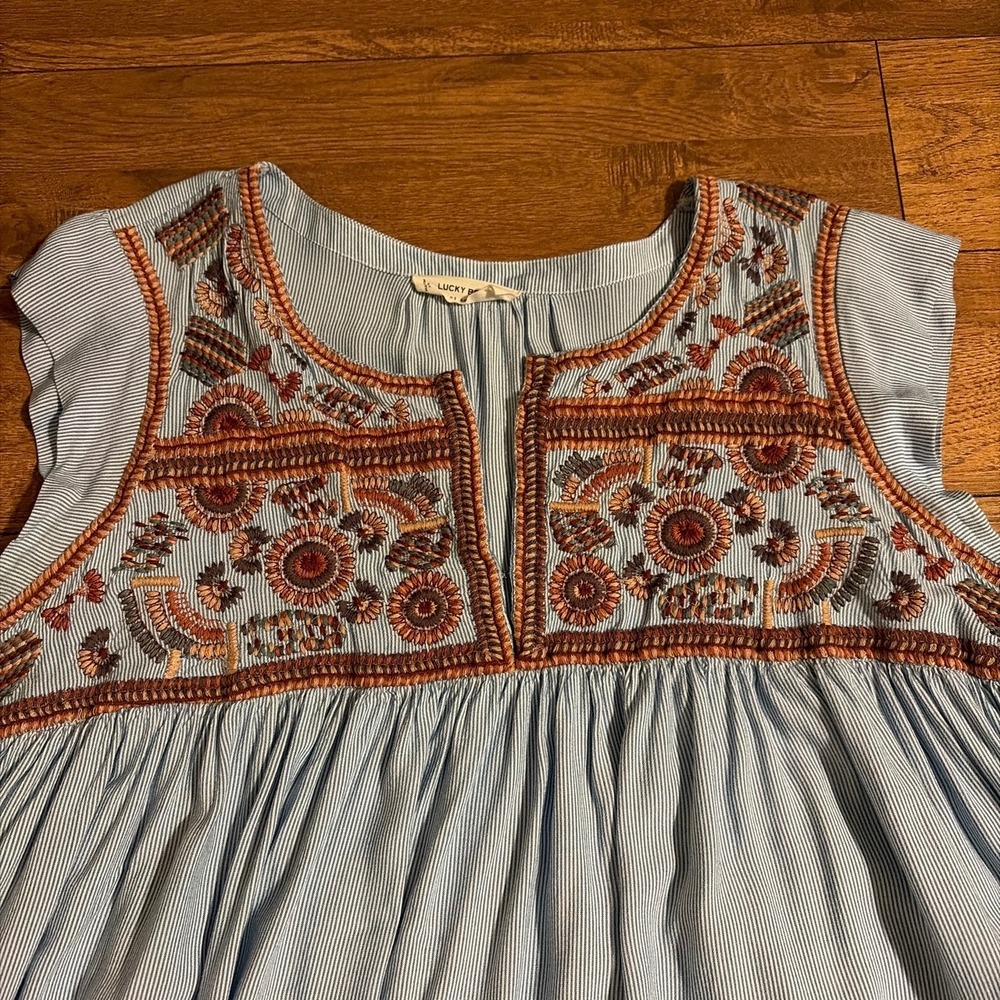 Lucky Brand Embroidered Pinstripe Babydoll Top Blue White XL Boho Cap Sleeve - Picture 7 of 9